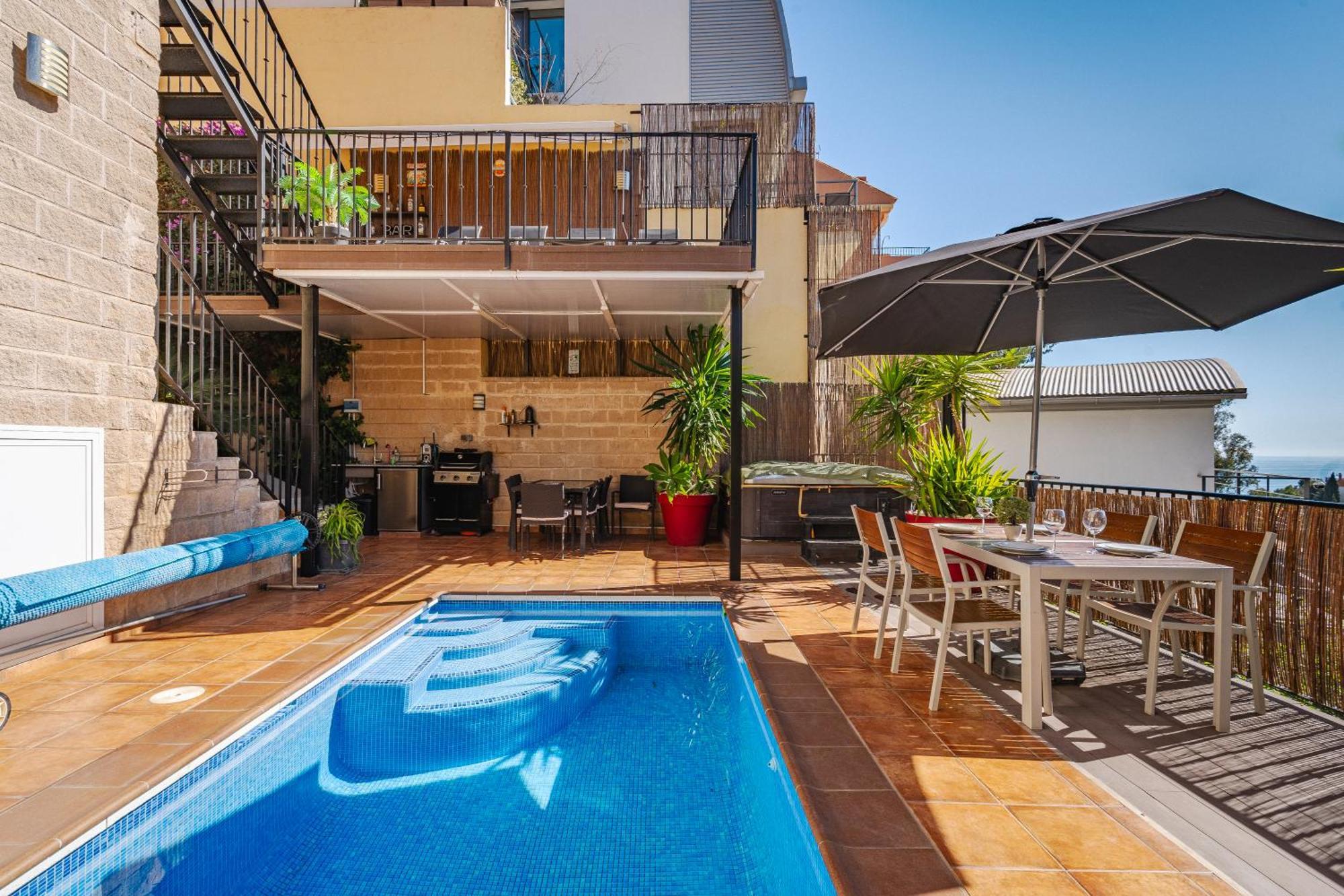 Private Luxurious Hillside Villa With Pool & Sea Views For 8 To 10 Ppl Фуeнхирола Екстериор снимка